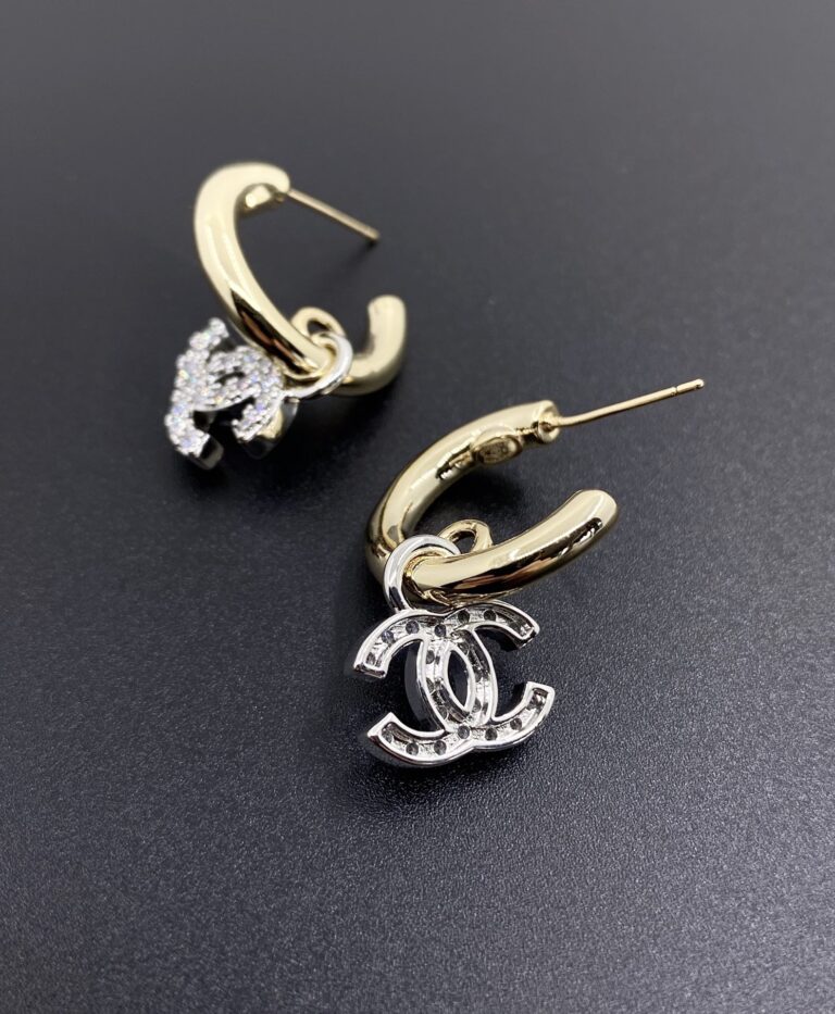 Chanel Pearls Cc Logo Earrings - Image 2