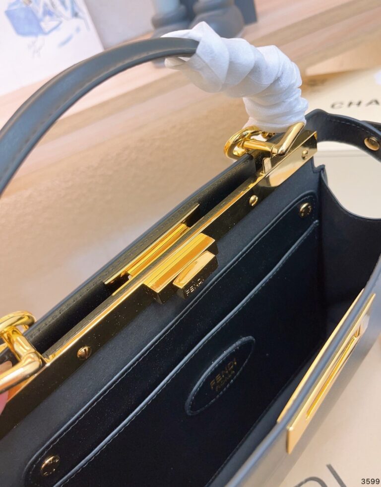 Fendi Peekaboo Iseeu Petite Black 32Cm - Image 2