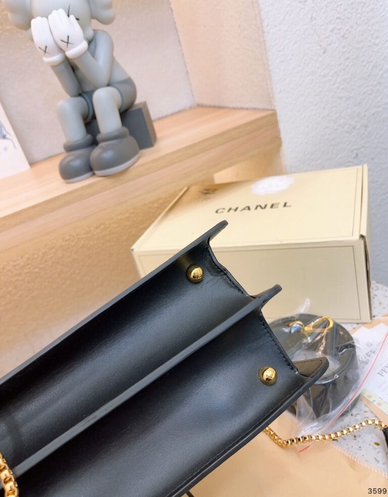 Fendi Peekaboo Iseeu Petite Black 32Cm - Image 3