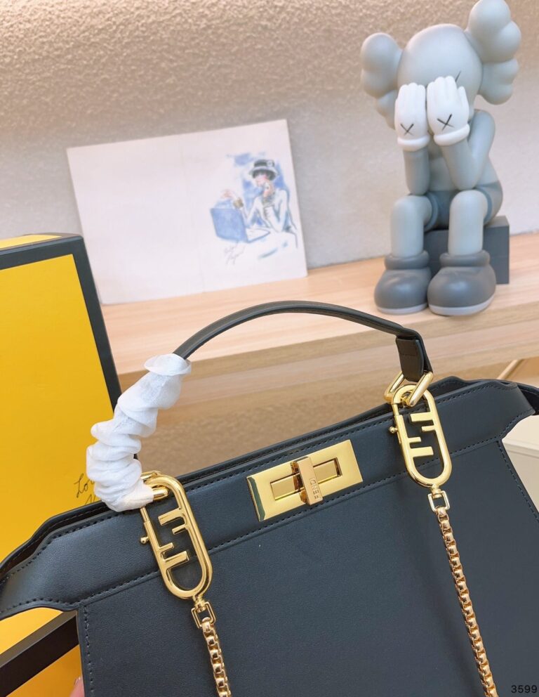 Fendi Peekaboo Iseeu Petite Black 32Cm - Image 6