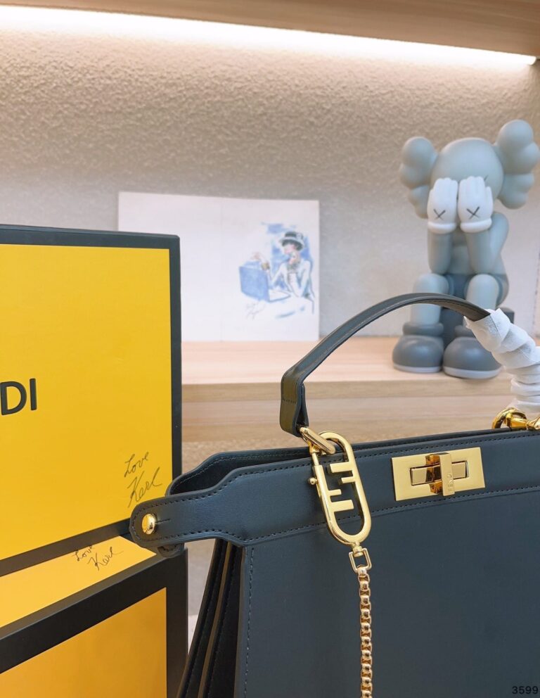 Fendi Peekaboo Iseeu Petite Black 32Cm - Image 7