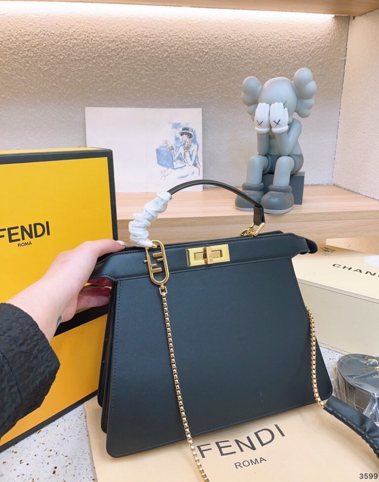 Fendi Peekaboo Iseeu Petite Black 32Cm - Image 8