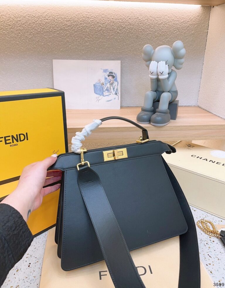 Fendi Peekaboo Iseeu Petite Black 32Cm - Image 9