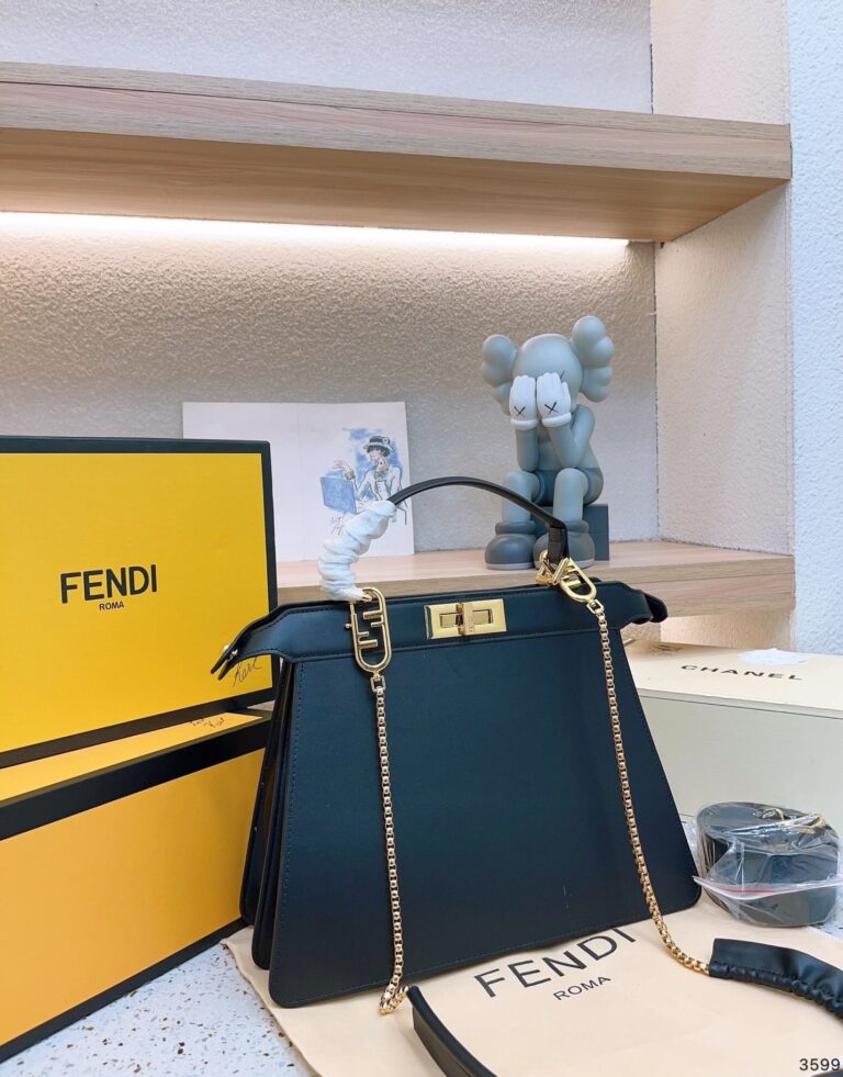 Fendi Peekaboo Iseeu Petite Black 32Cm - Image 10