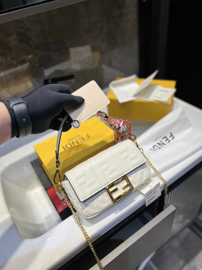 Fendi Baguette Mini White 20Cm 8Bs017A72Vf15Ao - Image 2