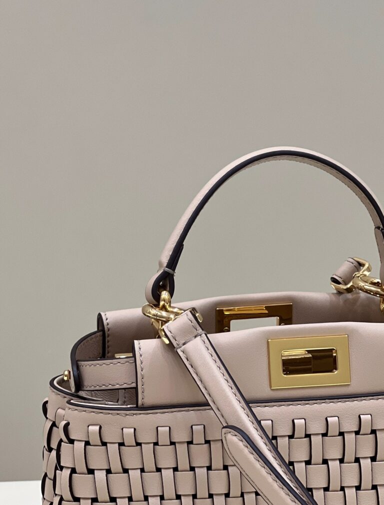 Fendi Peekaboo Bag Beige 24Cm - Image 3