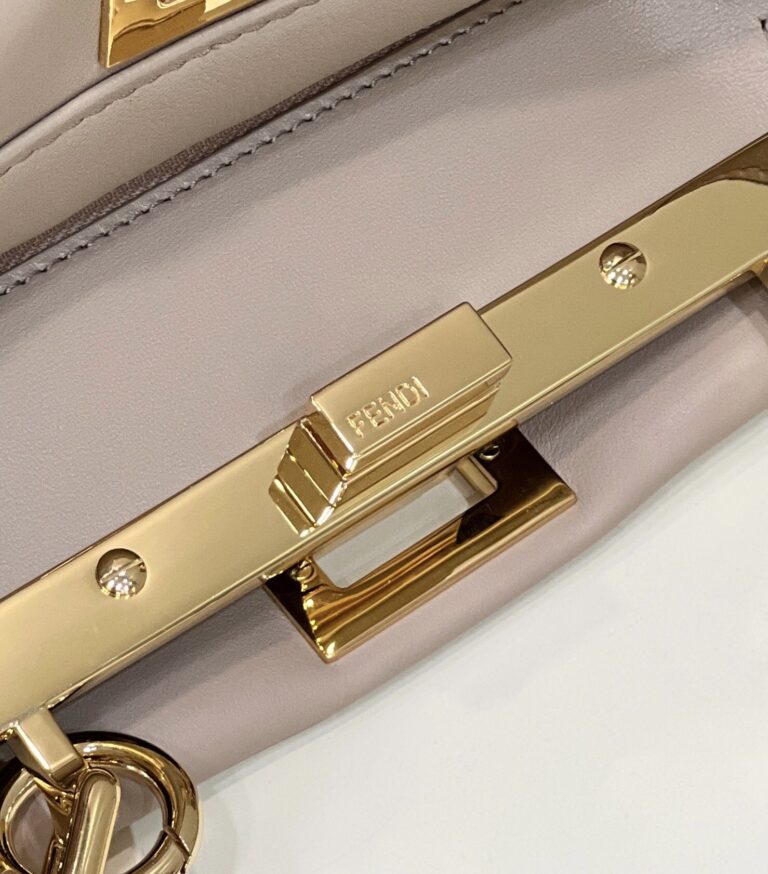 Fendi Peekaboo Bag Beige 24Cm - Image 7