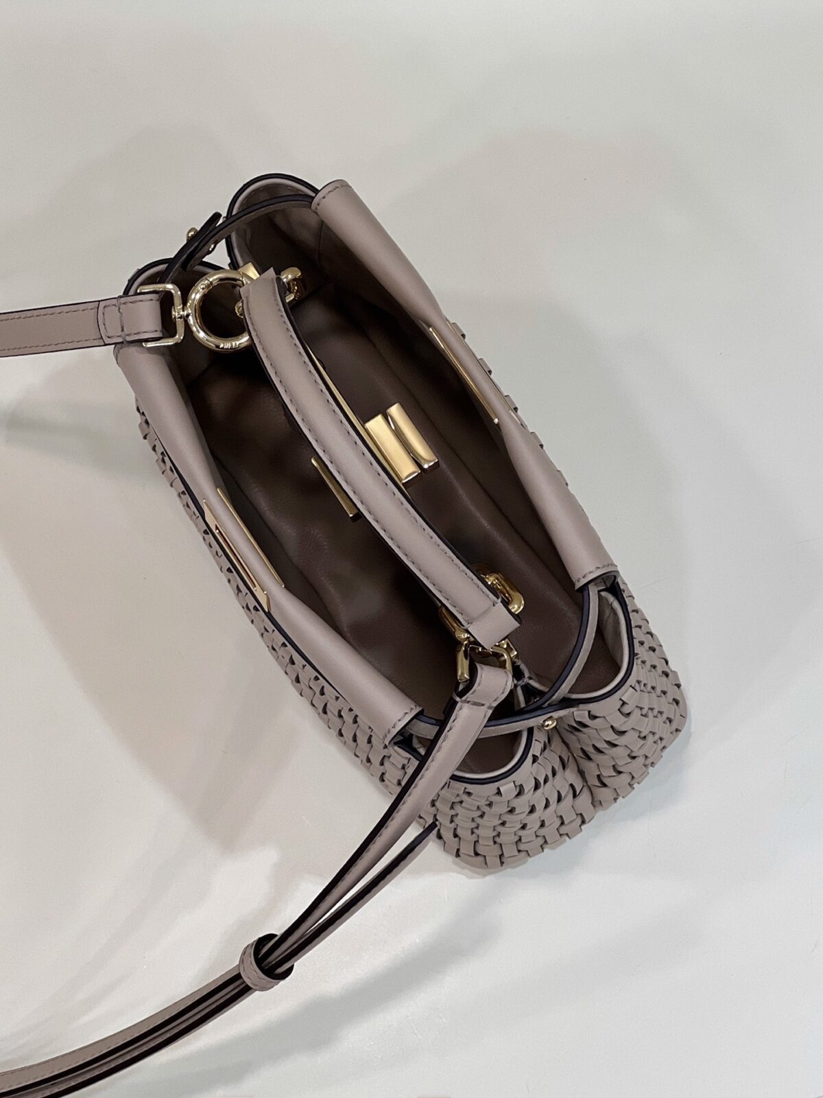 Fendi Peekaboo Bag Beige 24Cm - Image 8