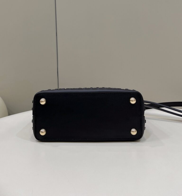 Fendi Peekaboo Bag Black 24Cm - Image 6