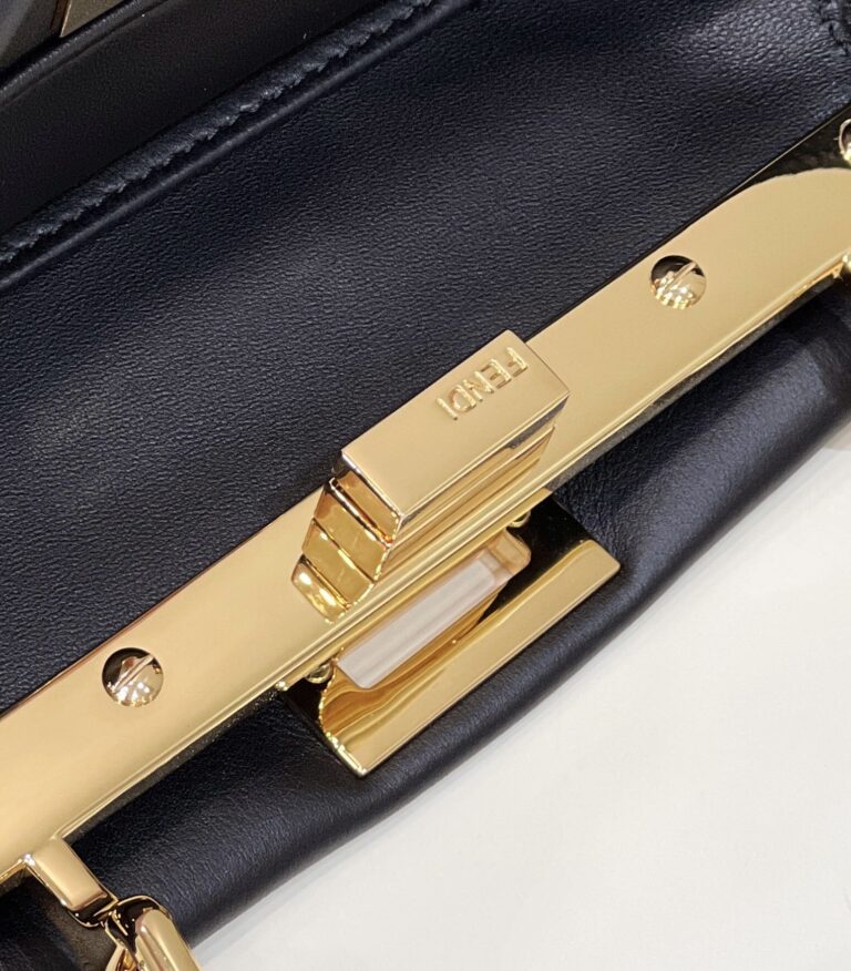 Fendi Peekaboo Bag Black 24Cm - Image 8