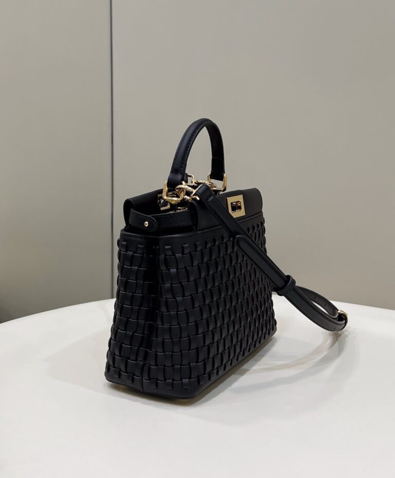 Fendi Peekaboo Bag Black 24Cm - Image 2