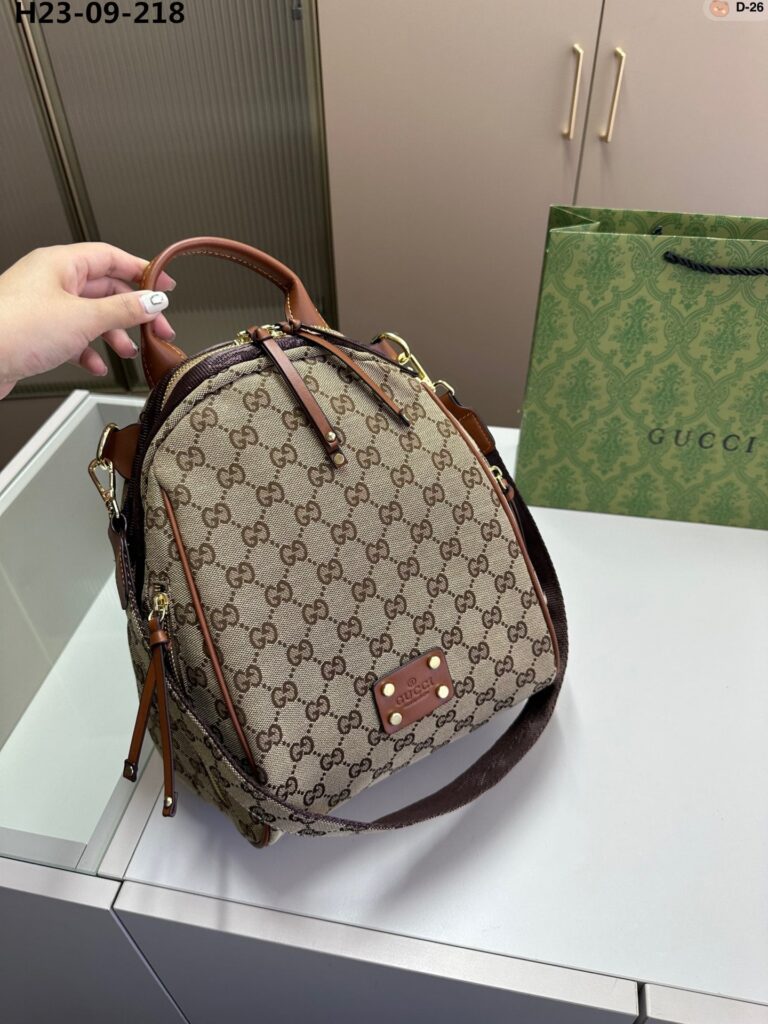 Gucci Supreme Canvas Backpack Beige 29Cm - Image 3