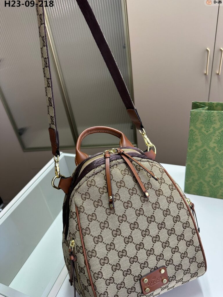 Gucci Supreme Canvas Backpack Beige 29Cm - Image 4