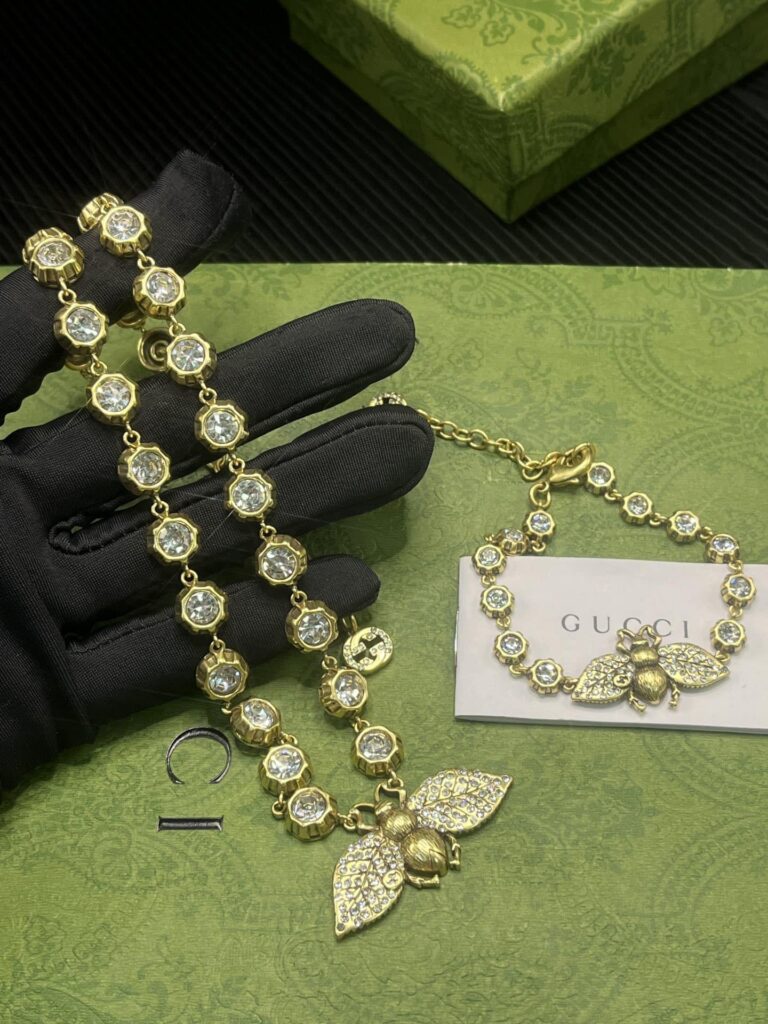 Gucci Bee Necklace With Crystals In Gold ?629989 J1D50 8062 - Image 5