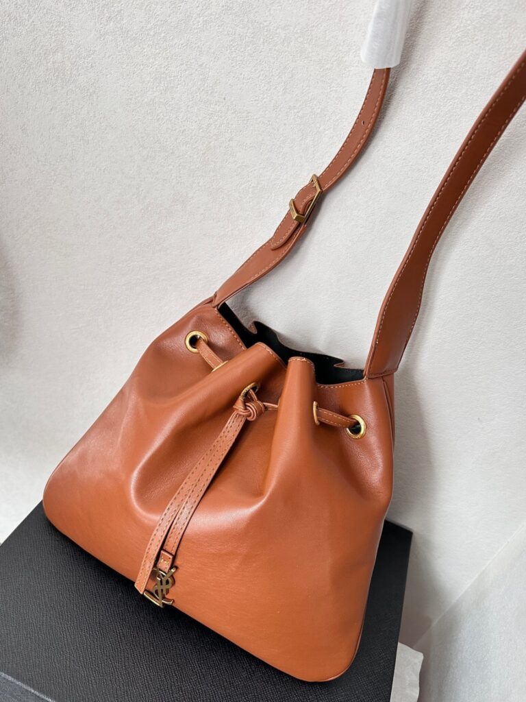 Saint Laurent Paris Vii Flat Hobo Bag In Smooth Leather Bag Orange 23Cm - Image 2