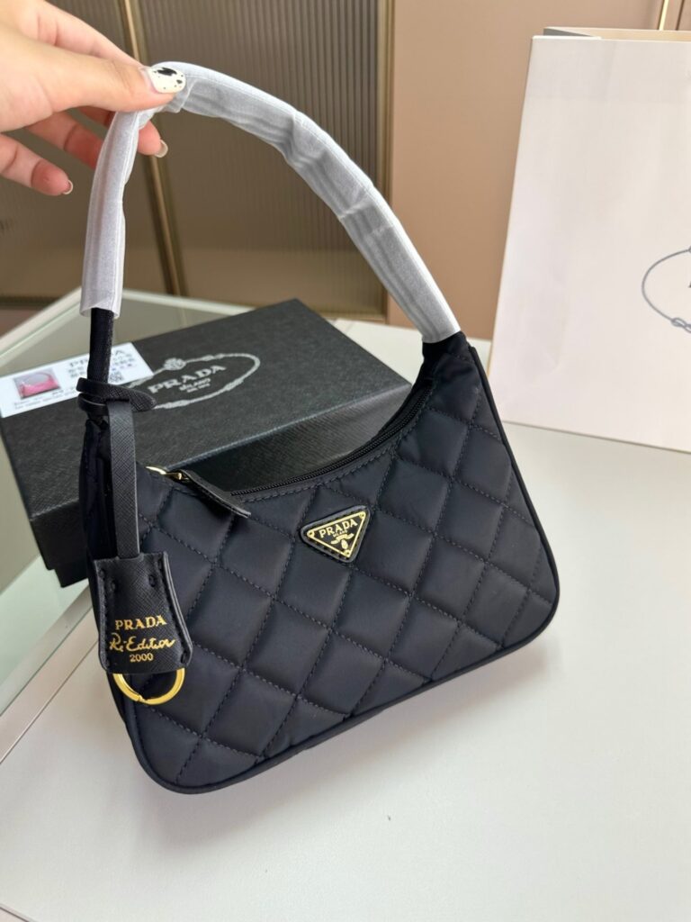 Prada Contenitore Maniglia Tessutu Nylon Quilted Shoulder Bag Black 21Cm - Image 5