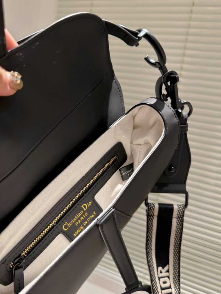 Dior Ultra Matte Leather Saddle Bag Black 25Cm - Image 2