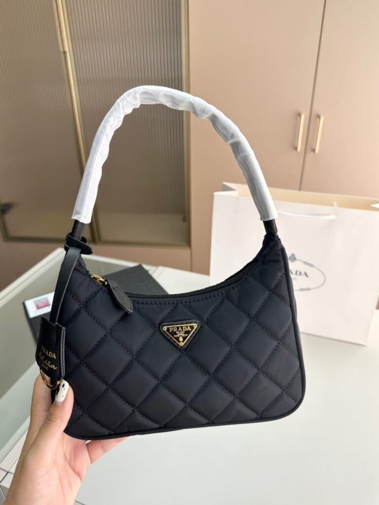 Prada Contenitore Maniglia Tessutu Nylon Quilted Shoulder Bag Black 21Cm - Image 6