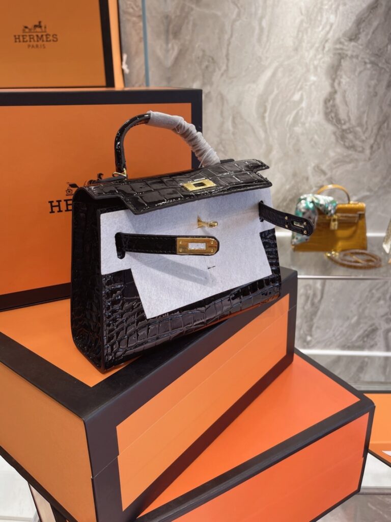 Hermes Kelly Alligator Gold Buckle Black 22Cm - Image 4