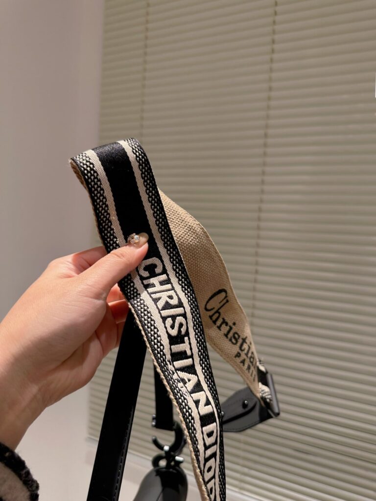 Dior Ultra Matte Leather Saddle Bag Black 25Cm - Image 3