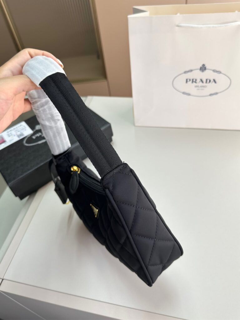 Prada Contenitore Maniglia Tessutu Nylon Quilted Shoulder Bag Black 21Cm - Image 7