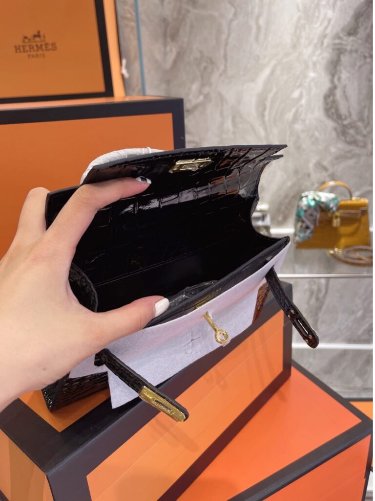 Hermes Kelly Alligator Gold Buckle Black 22Cm - Image 5