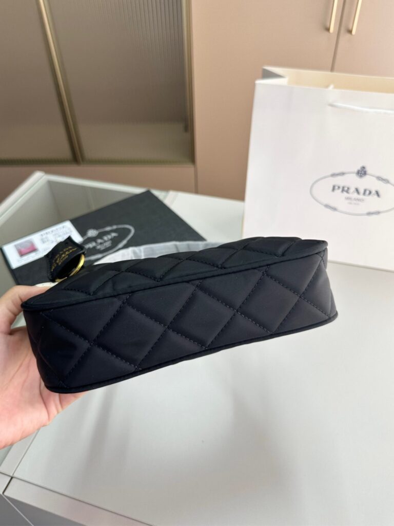 Prada Contenitore Maniglia Tessutu Nylon Quilted Shoulder Bag Black 21Cm - Image 3