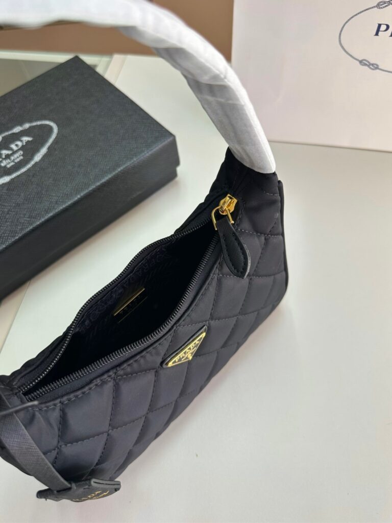 Prada Contenitore Maniglia Tessutu Nylon Quilted Shoulder Bag Black 21Cm - Image 4
