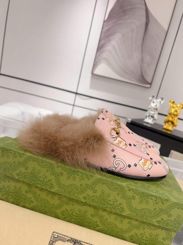 Gucci Womens Pink X Pikarar Kawaii Leather Fur Backless Loafers - Image 4