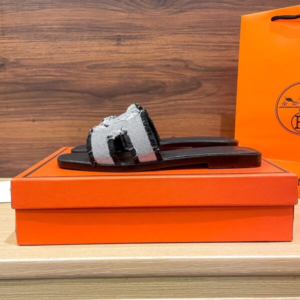 Hermes Oran Sandal Black H231095Z Pn360 - Image 3