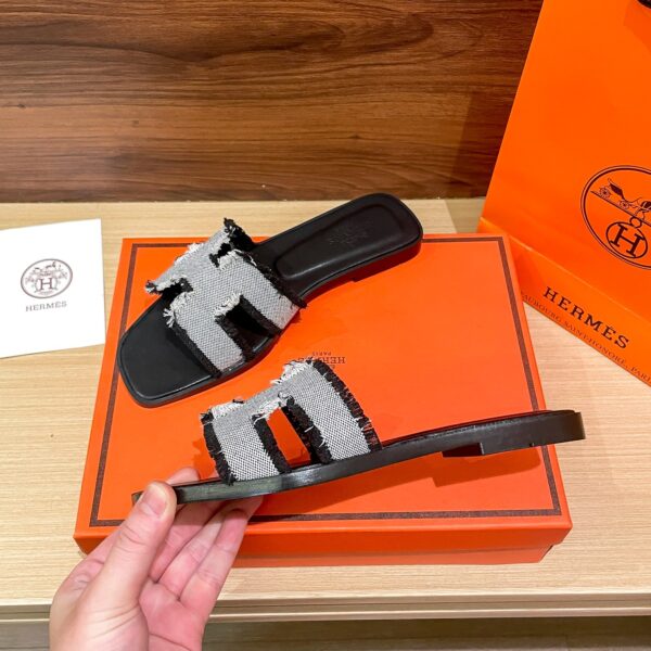 Hermes Oran Sandal Black H231095Z Pn360 - Image 4