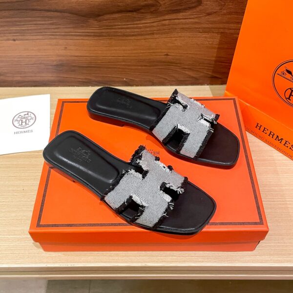 Hermes Oran Sandal Black H231095Z Pn360 - Image 9
