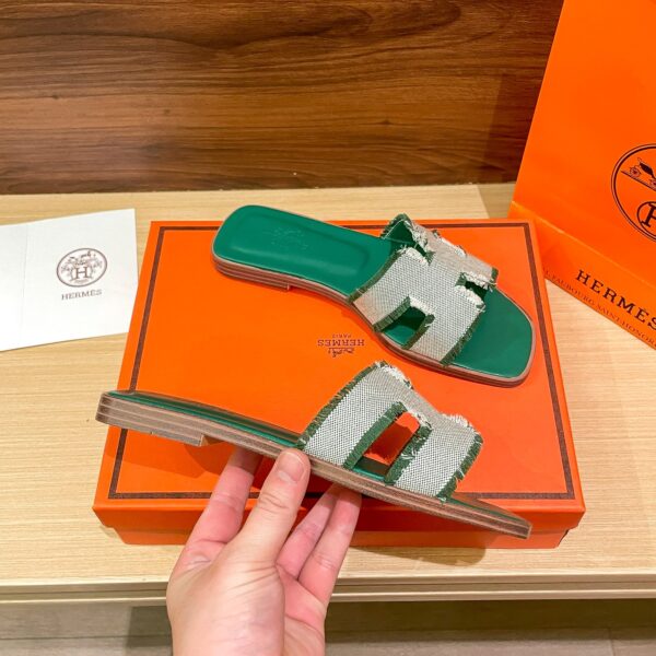 Hermes Oran Sandal Green H231095Z V1350 - Image 3