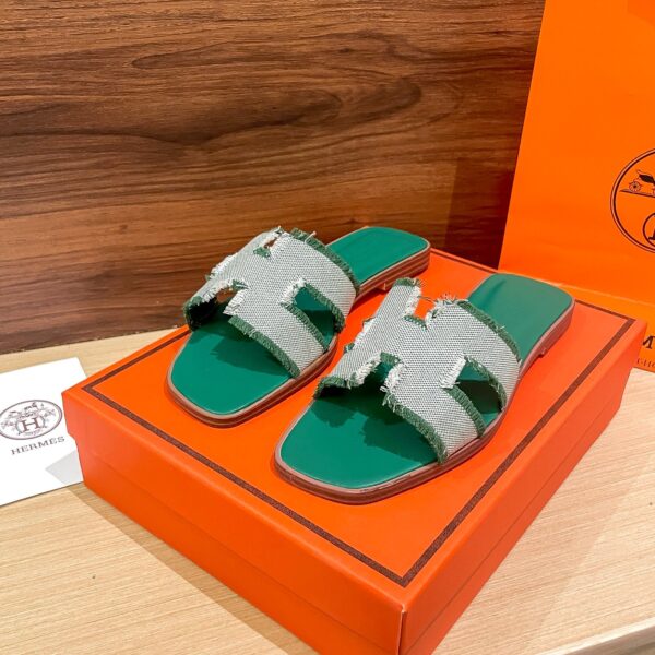 Hermes Oran Sandal Green H231095Z V1350 - Image 5