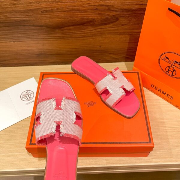 Hermes Oran Sandal Pink H231095Z C5350 - Image 2