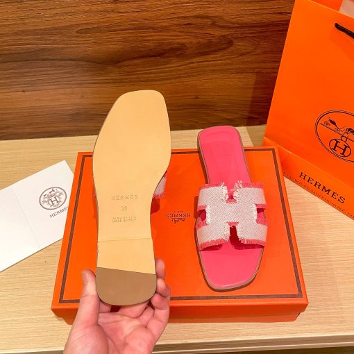 Hermes Oran Sandal Pink H231095Z C5350 - Image 3