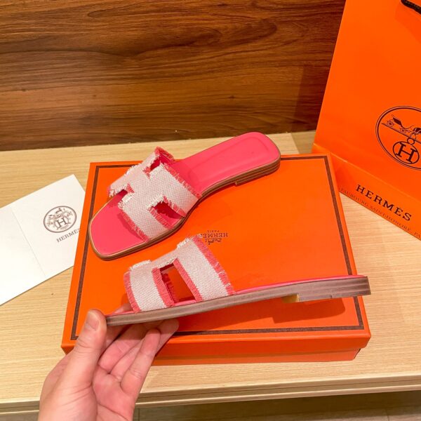 Hermes Oran Sandal Pink H231095Z C5350 - Image 7