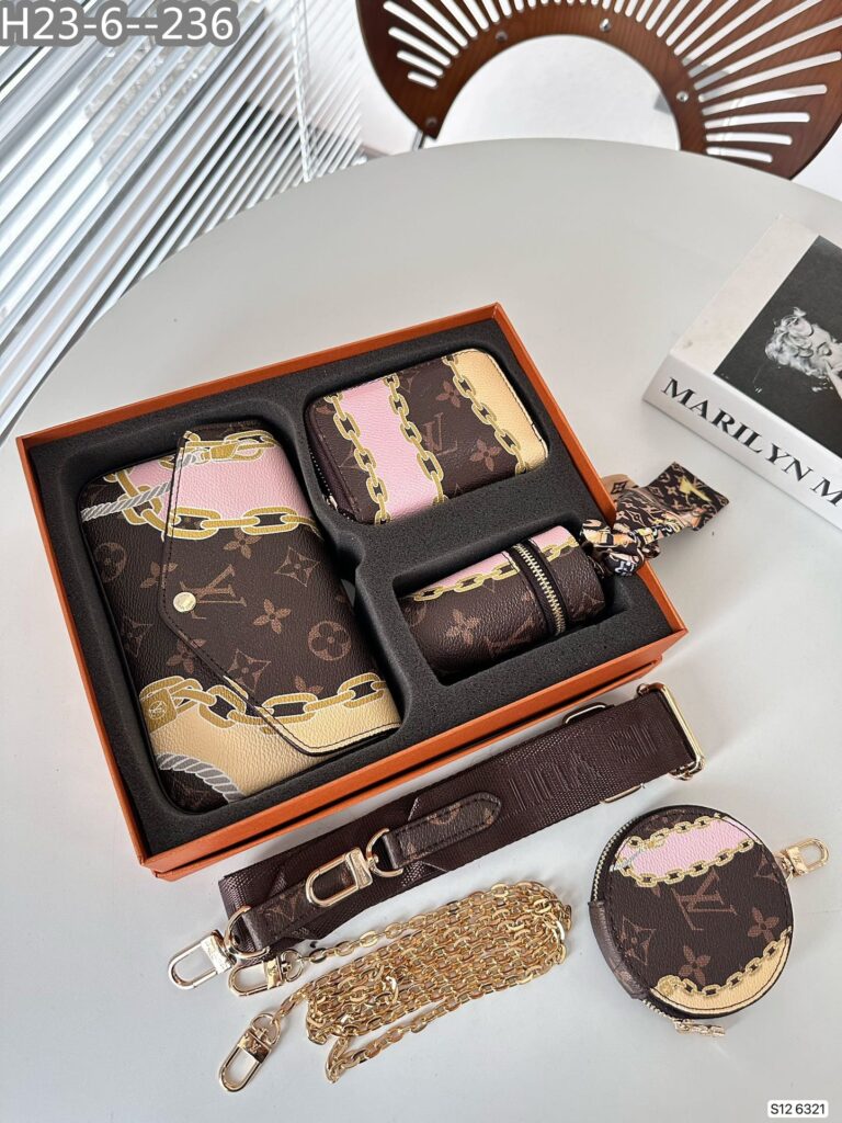 Louis Vuitton Set Of 3 Items Monogram Canvas 18Cm - Image 3