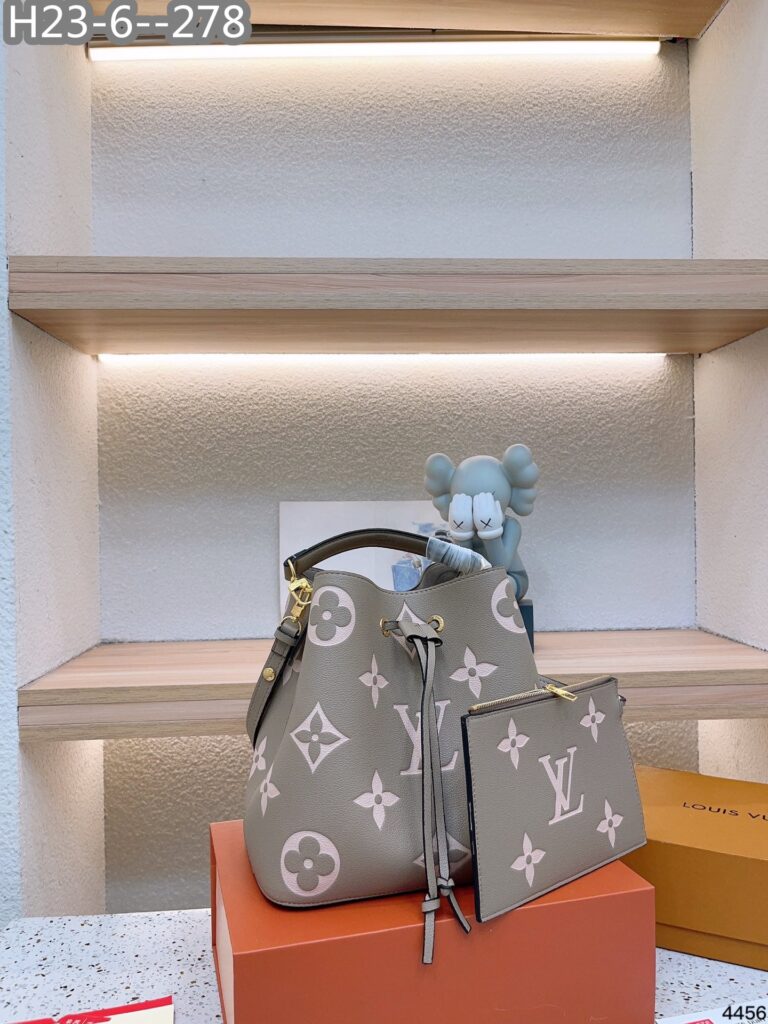 Louis Vuitton Néonoé Mm Gray 25Cm - Image 2