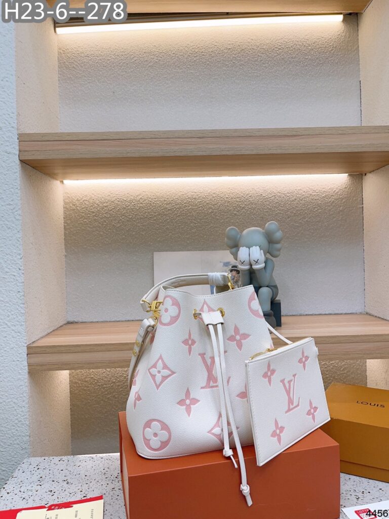 Louis Vuitton Néonoé Mm White 25Cm - Image 2