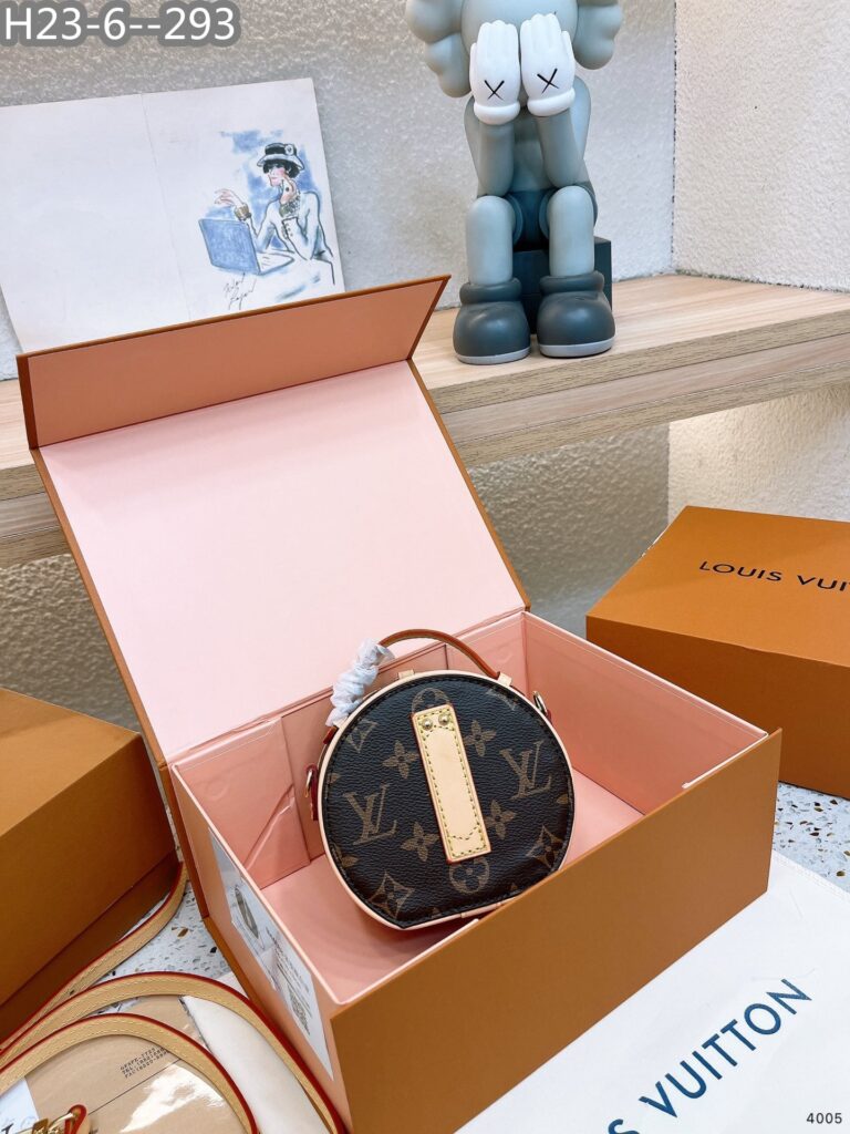 Louis Vuitton Petite Boite Chapeau Beige And Brown 13Cm - Image 3