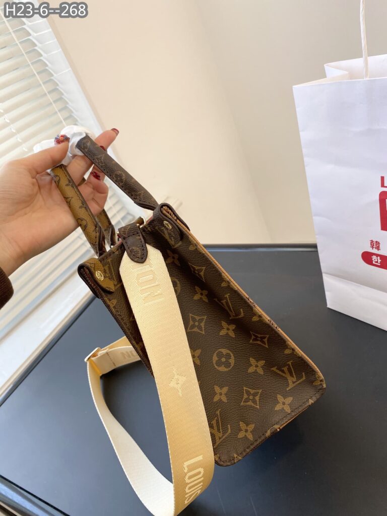 Louis Vuitton Onthego Pm 25Cm - Image 4