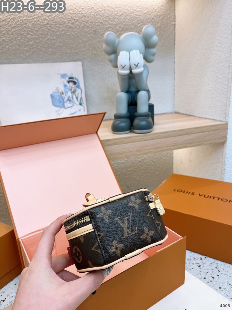 Louis Vuitton Petite Boite Chapeau Beige And Brown 13Cm - Image 7