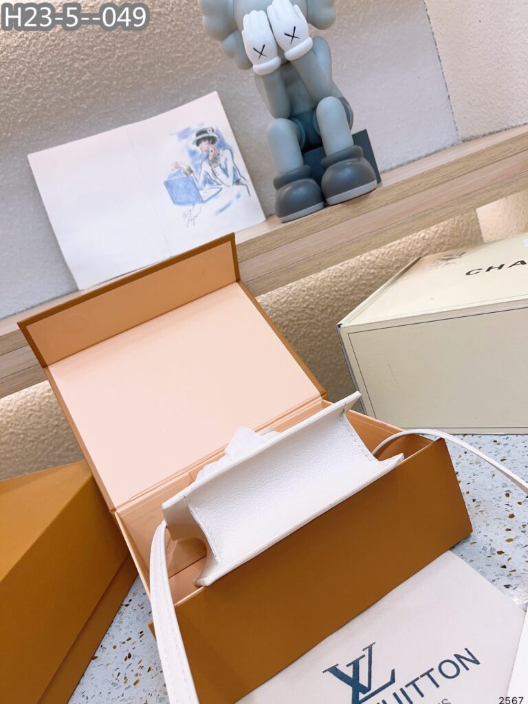 Louis Vuitton Petit Sac Plat Monogram Yellow And White 18Cm - Image 9