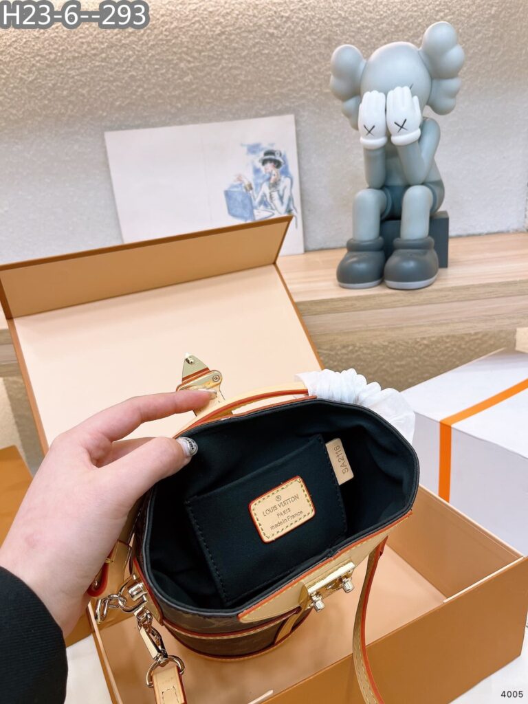 Louis Vuitton Duffle Monogram 22Cm M43587 - Image 10