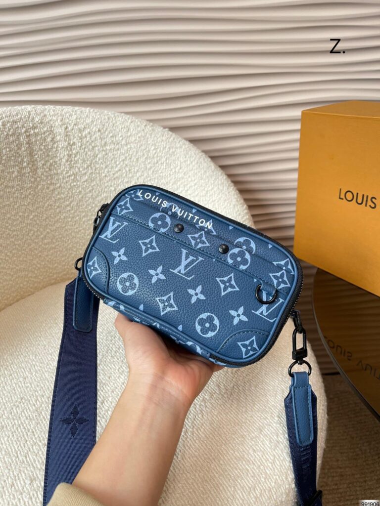 Louis Vuitton Alpha Wearable Wallet Blue 18Cm M82801 - Image 2