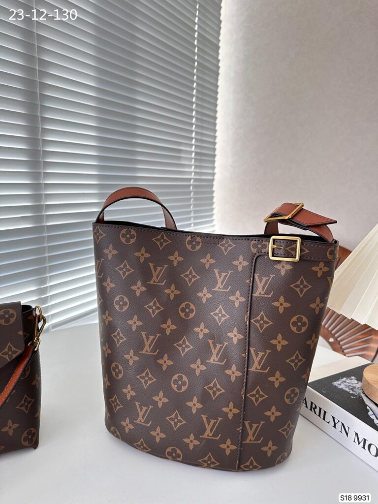 Louis Vuitton Bucket Bag With Gold Tone Buckle Monogram Brown 26Cm - Image 8