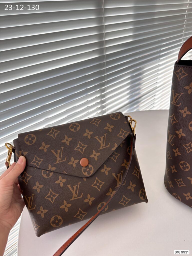 Louis Vuitton Bucket Bag With Gold Tone Buckle Monogram Brown 26Cm - Image 7