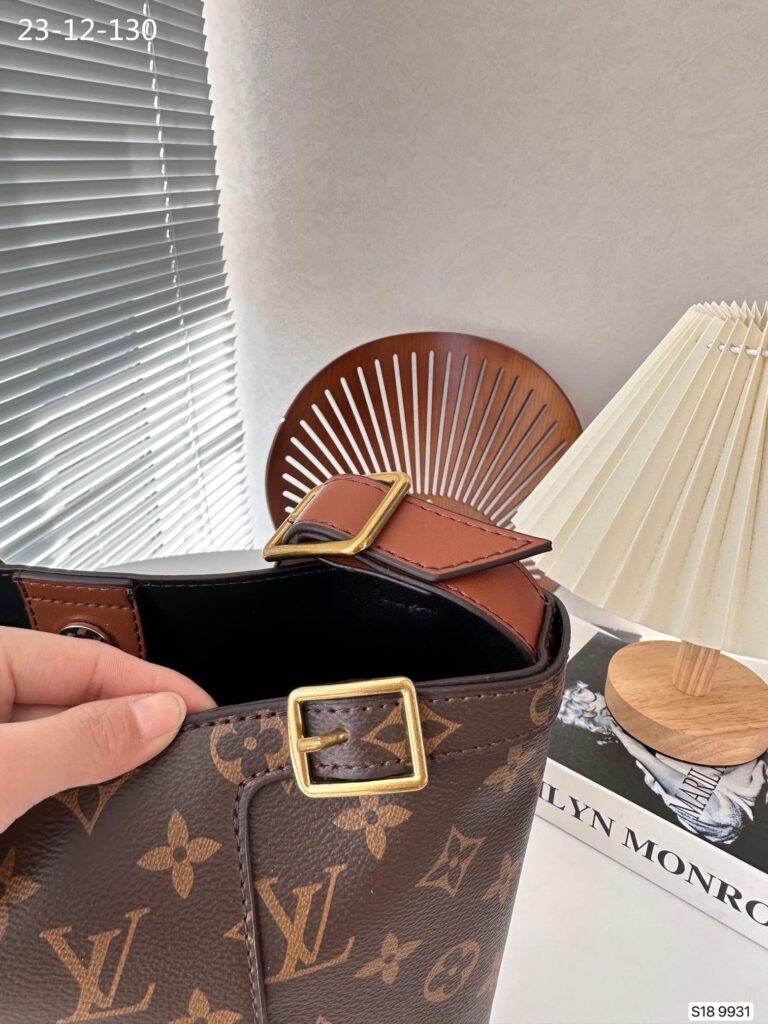 Louis Vuitton Bucket Bag With Gold Tone Buckle Monogram Brown 26Cm - Image 5