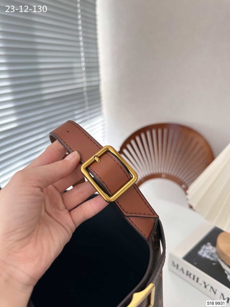 Louis Vuitton Bucket Bag With Gold Tone Buckle Monogram Brown 26Cm - Image 4